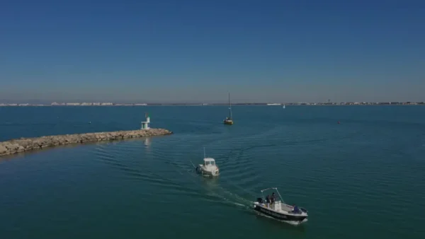 Une entrée au port de Port Camargue avec nos bateau du Cercle Nautique by Cefom