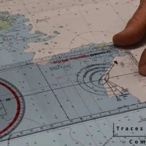 Tracer des routes avec le rapporteur breton pour le permis hauturier au bateau école Cercle Nautique by Cefom